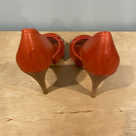 BCBG HEEL - Picture 5 of 5